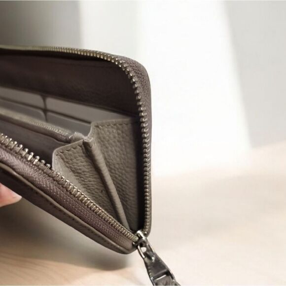 Tory Burch Beige Wallet with Gold Logo with Tory dust bag euc - Picture 7 of 11